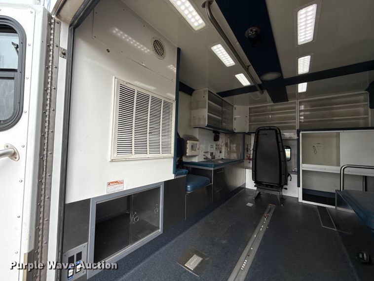 image for item ES5918 2016 Ford F450 Super Duty ambulance