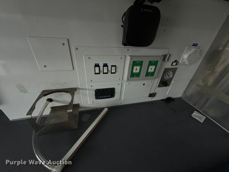 image for item ES5918 2016 Ford F450 Super Duty ambulance