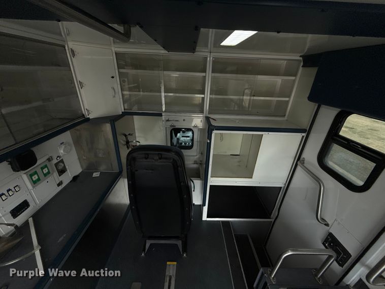 image for item ES5918 2016 Ford F450 Super Duty ambulance