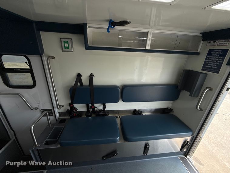 image for item ES5918 2016 Ford F450 Super Duty ambulance