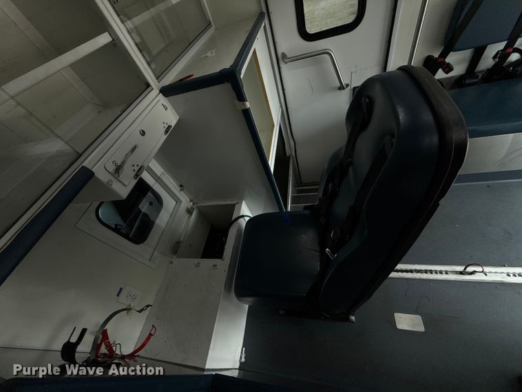 image for item ES5918 2016 Ford F450 Super Duty ambulance