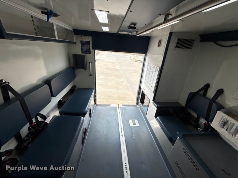 image for item ES5918 2016 Ford F450 Super Duty ambulance