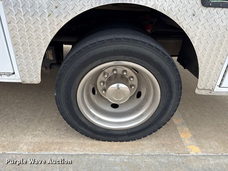 image for item ES5918 2016 Ford F450 Super Duty ambulance