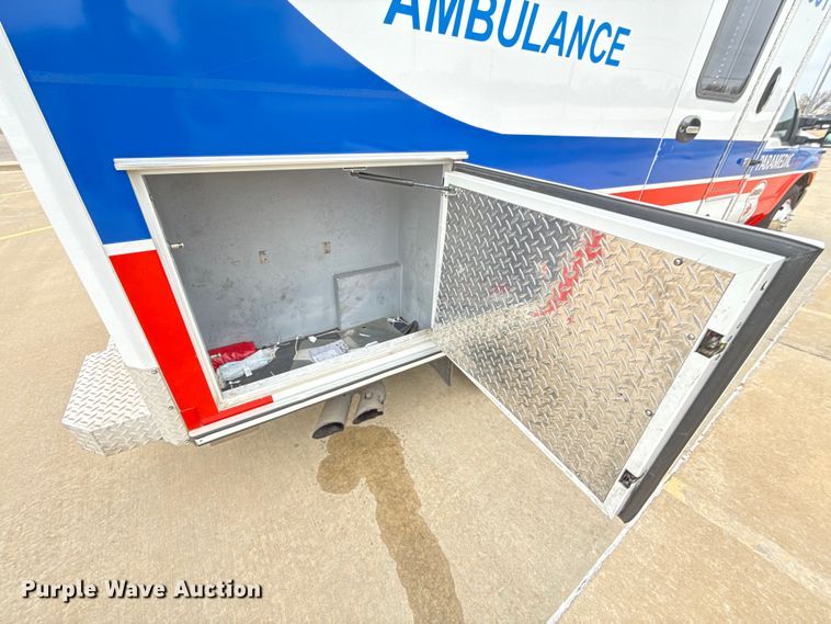 image for item ES5919 2016 Ford F350 Super Duty ambulance