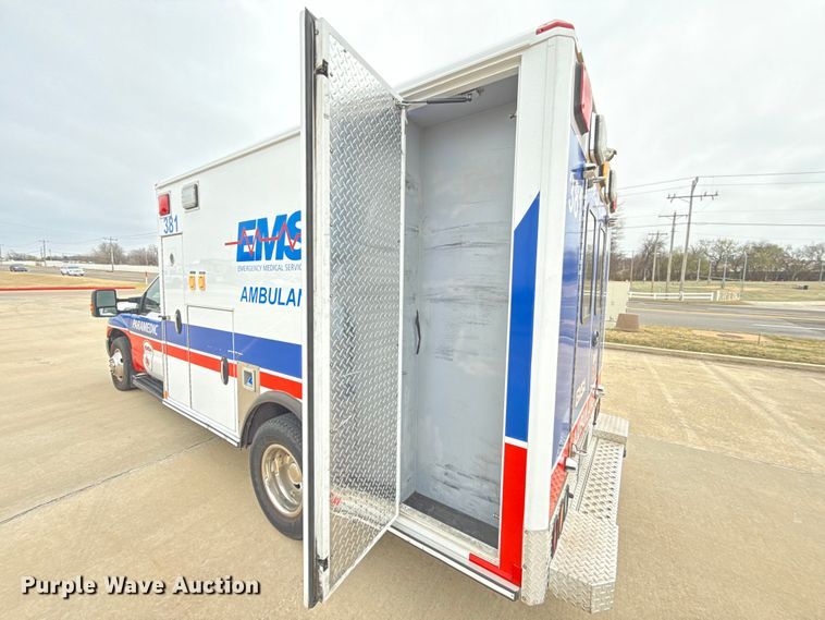 image for item ES5919 2016 Ford F350 Super Duty ambulance
