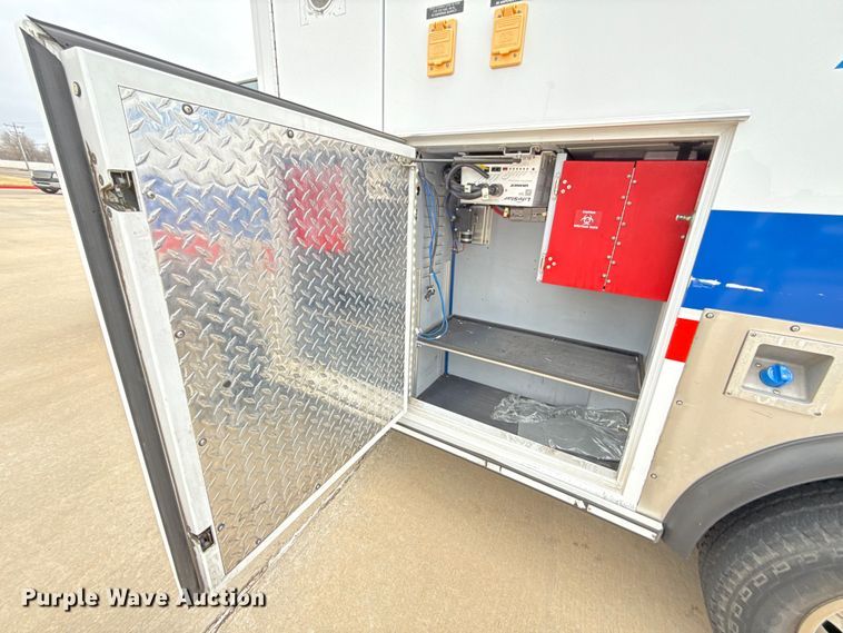 image for item ES5919 2016 Ford F350 Super Duty ambulance