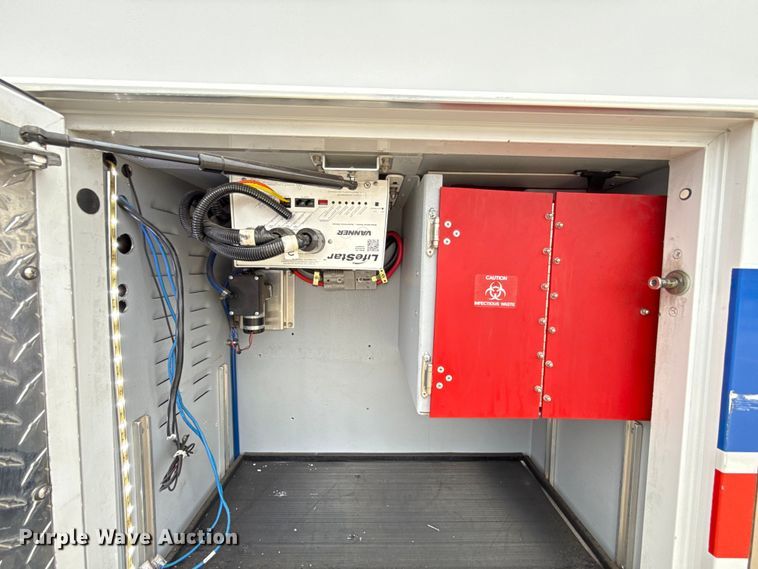 image for item ES5919 2016 Ford F350 Super Duty ambulance