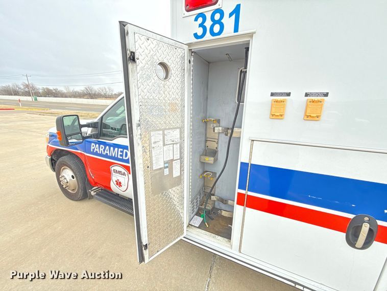 image for item ES5919 2016 Ford F350 Super Duty ambulance
