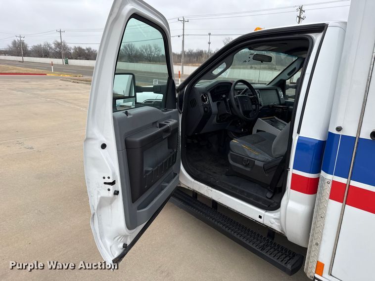 image for item ES5919 2016 Ford F350 Super Duty ambulance