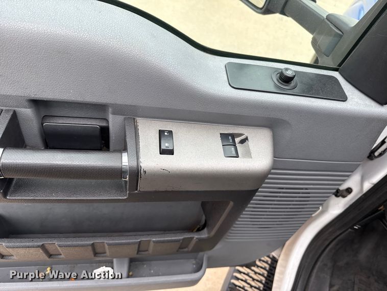 image for item ES5919 2016 Ford F350 Super Duty ambulance