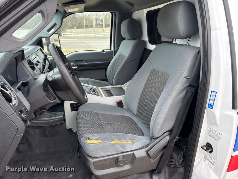 image for item ES5919 2016 Ford F350 Super Duty ambulance