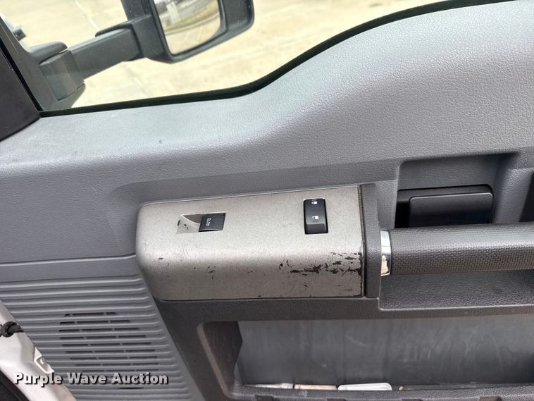 image for item ES5919 2016 Ford F350 Super Duty ambulance