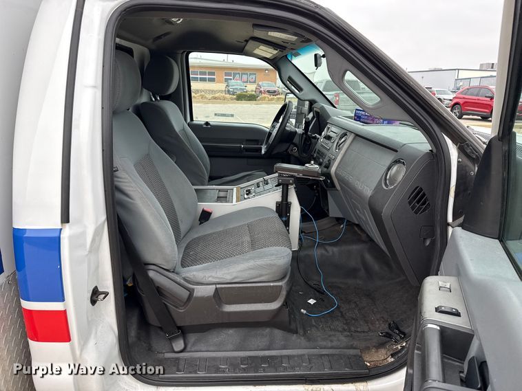 image for item ES5919 2016 Ford F350 Super Duty ambulance