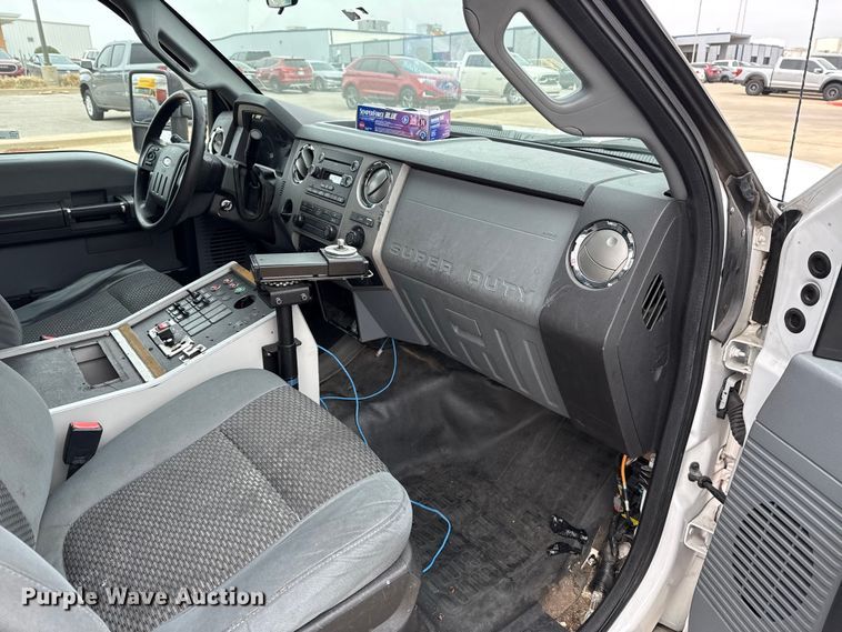 image for item ES5919 2016 Ford F350 Super Duty ambulance