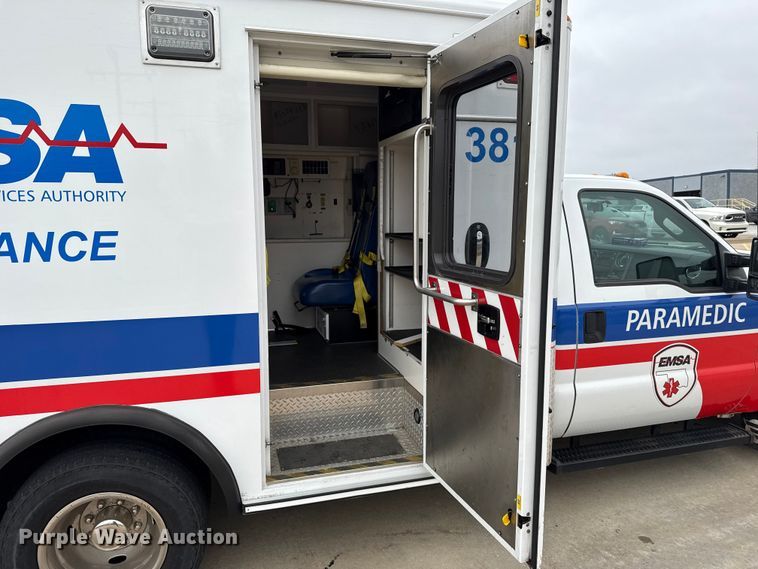 image for item ES5919 2016 Ford F350 Super Duty ambulance