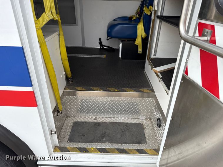 image for item ES5919 2016 Ford F350 Super Duty ambulance