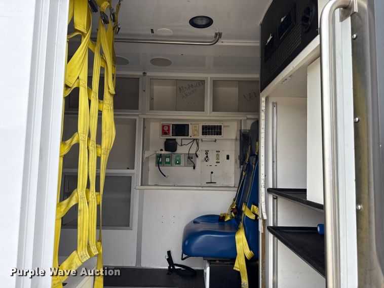 image for item ES5919 2016 Ford F350 Super Duty ambulance