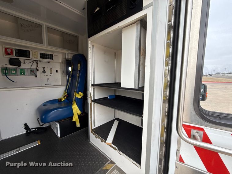 image for item ES5919 2016 Ford F350 Super Duty ambulance