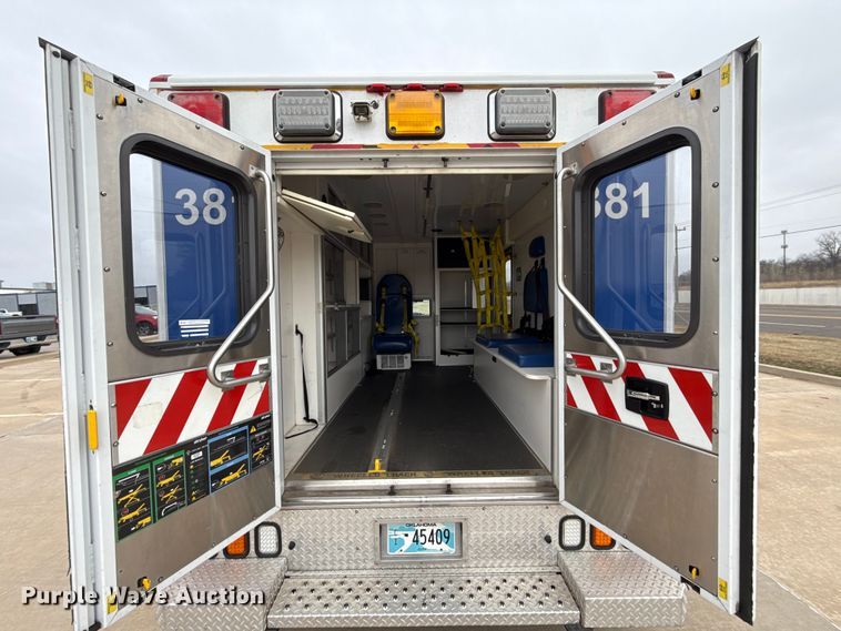 image for item ES5919 2016 Ford F350 Super Duty ambulance