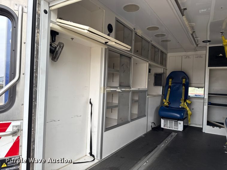 image for item ES5919 2016 Ford F350 Super Duty ambulance