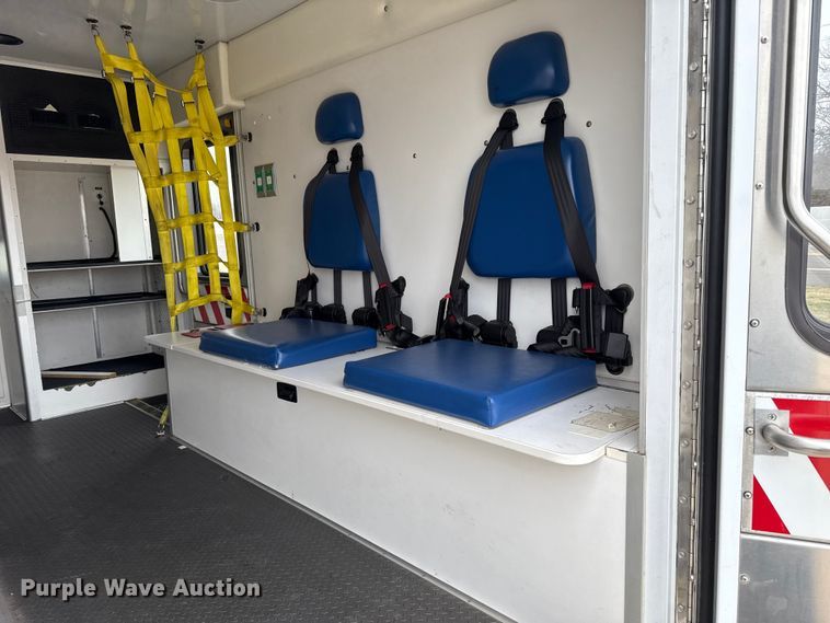 image for item ES5919 2016 Ford F350 Super Duty ambulance