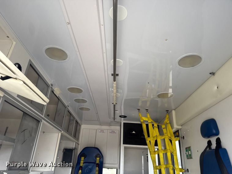 image for item ES5919 2016 Ford F350 Super Duty ambulance