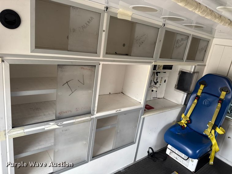 image for item ES5919 2016 Ford F350 Super Duty ambulance