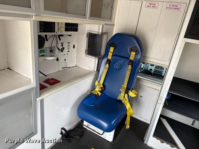 image for item ES5919 2016 Ford F350 Super Duty ambulance
