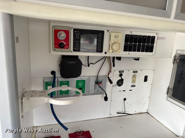 image for item ES5919 2016 Ford F350 Super Duty ambulance