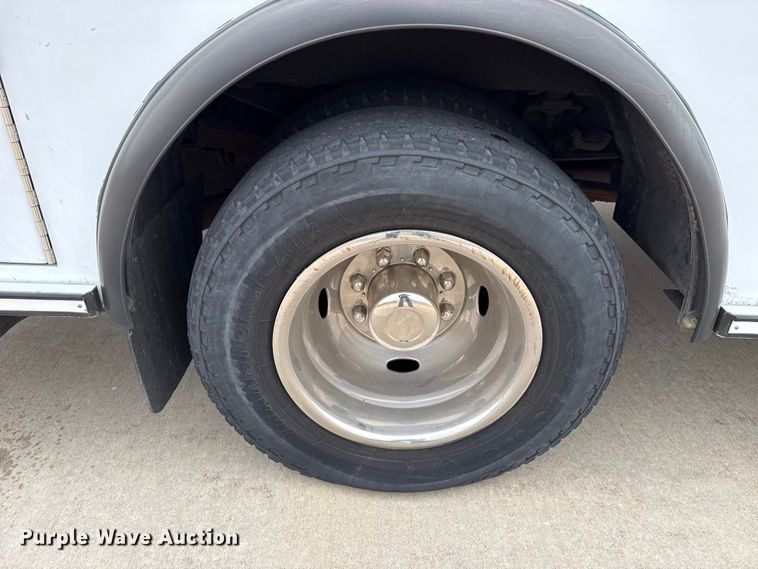 image for item ES5919 2016 Ford F350 Super Duty ambulance