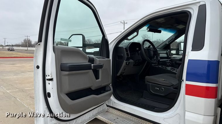 image for item ES5920 2019 Ford F350 Super Duty ambulance