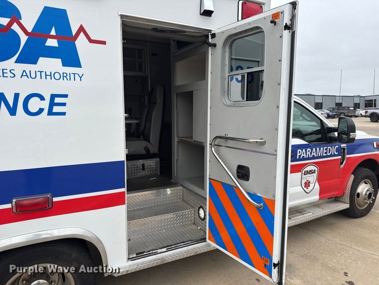 image for item ES5920 2019 Ford F350 Super Duty ambulance