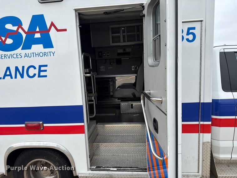 image for item ES5920 2019 Ford F350 Super Duty ambulance