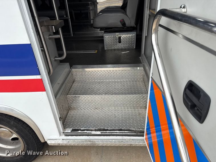 image for item ES5920 2019 Ford F350 Super Duty ambulance