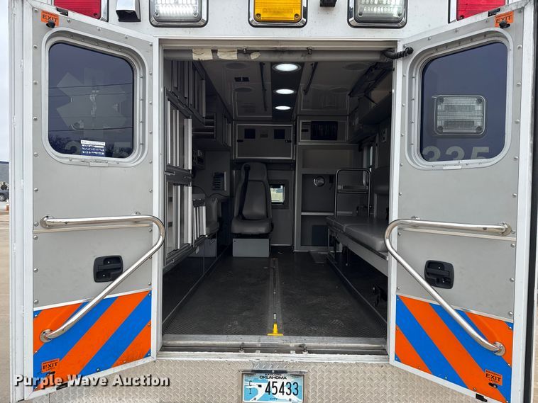 image for item ES5920 2019 Ford F350 Super Duty ambulance