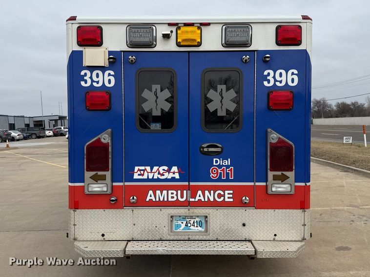 image for item ES5921 2014 Ford F450 Super Duty ambulance
