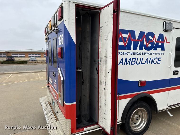 image for item ES5921 2014 Ford F450 Super Duty ambulance
