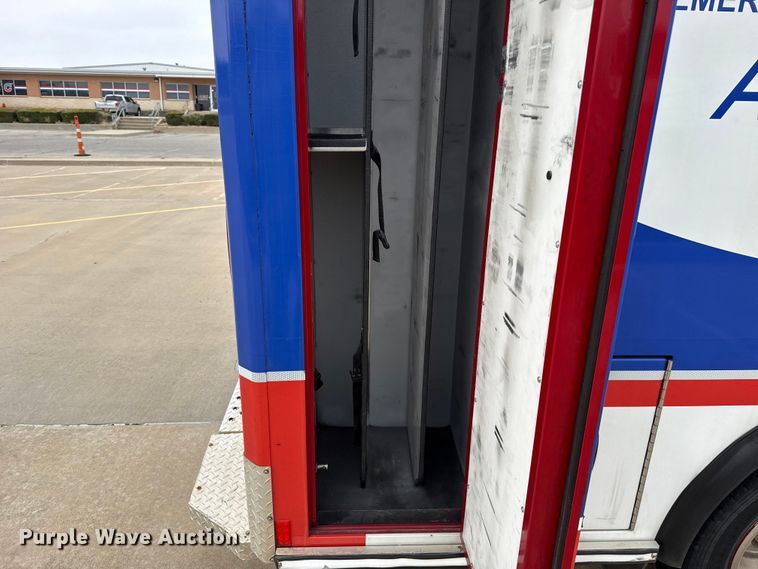 image for item ES5921 2014 Ford F450 Super Duty ambulance