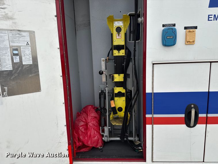 image for item ES5921 2014 Ford F450 Super Duty ambulance