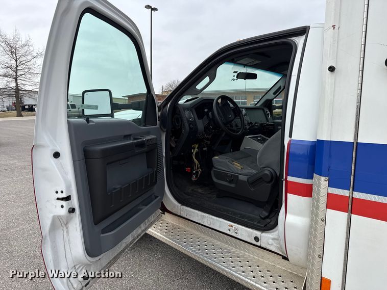 image for item ES5921 2014 Ford F450 Super Duty ambulance