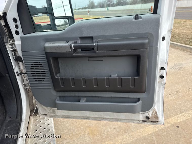 image for item ES5921 2014 Ford F450 Super Duty ambulance