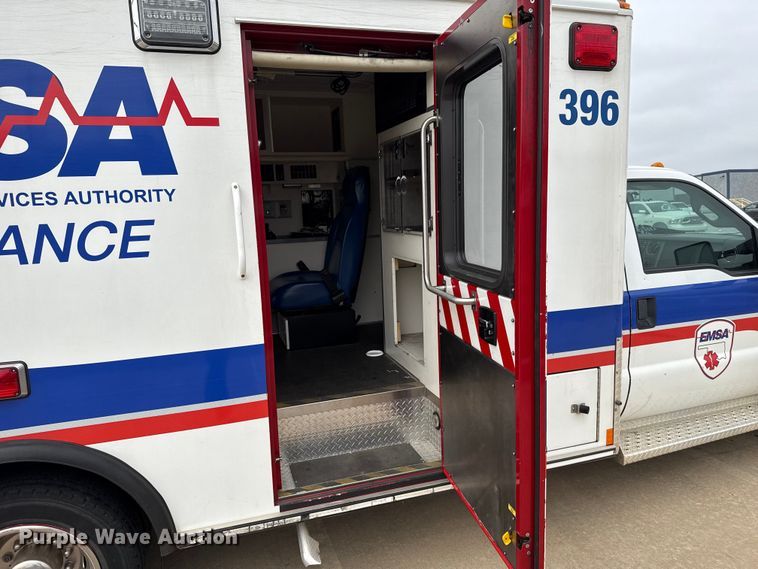 image for item ES5921 2014 Ford F450 Super Duty ambulance