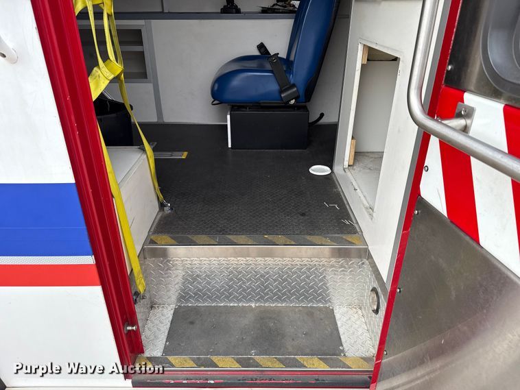 image for item ES5921 2014 Ford F450 Super Duty ambulance