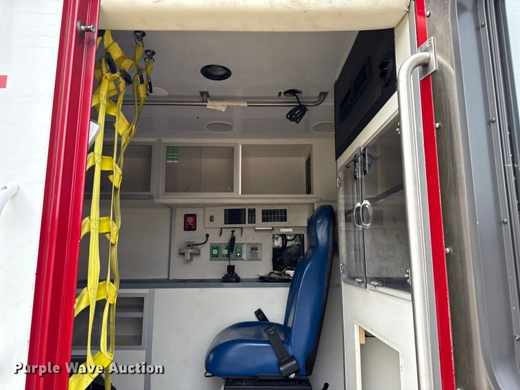 image for item ES5921 2014 Ford F450 Super Duty ambulance