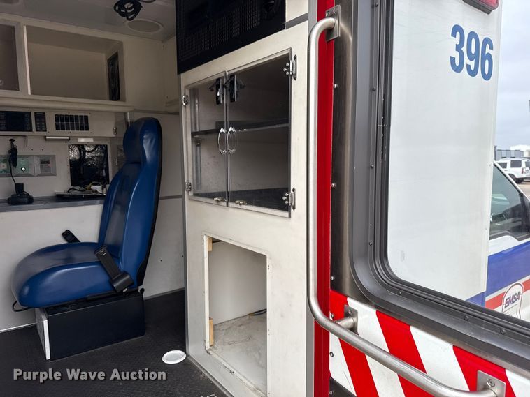 image for item ES5921 2014 Ford F450 Super Duty ambulance