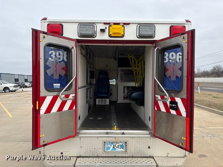 image for item ES5921 2014 Ford F450 Super Duty ambulance