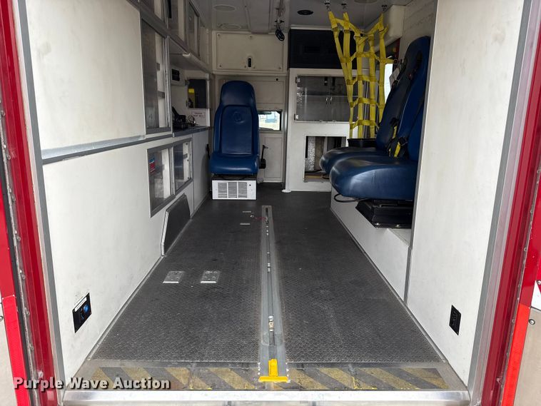 image for item ES5921 2014 Ford F450 Super Duty ambulance