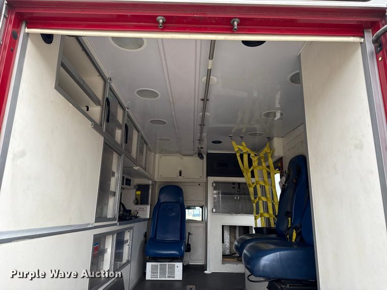image for item ES5921 2014 Ford F450 Super Duty ambulance