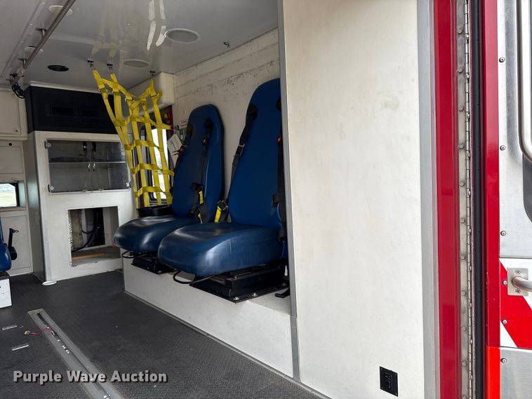 image for item ES5921 2014 Ford F450 Super Duty ambulance