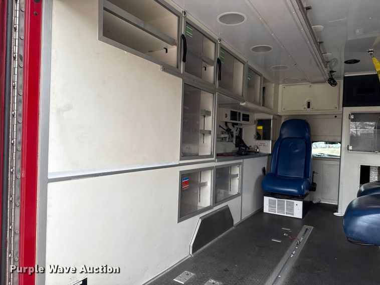 image for item ES5921 2014 Ford F450 Super Duty ambulance